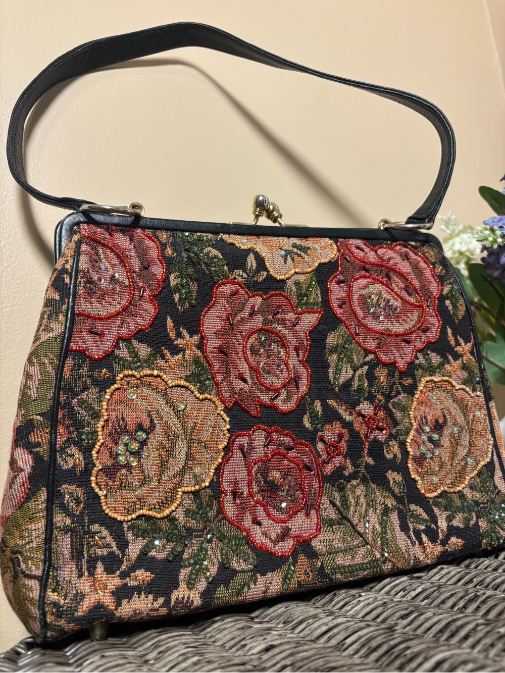 Vintage Christiana Floral Tapestry Beaded Kiss Lock Handbag Shoulder Bag Purse
